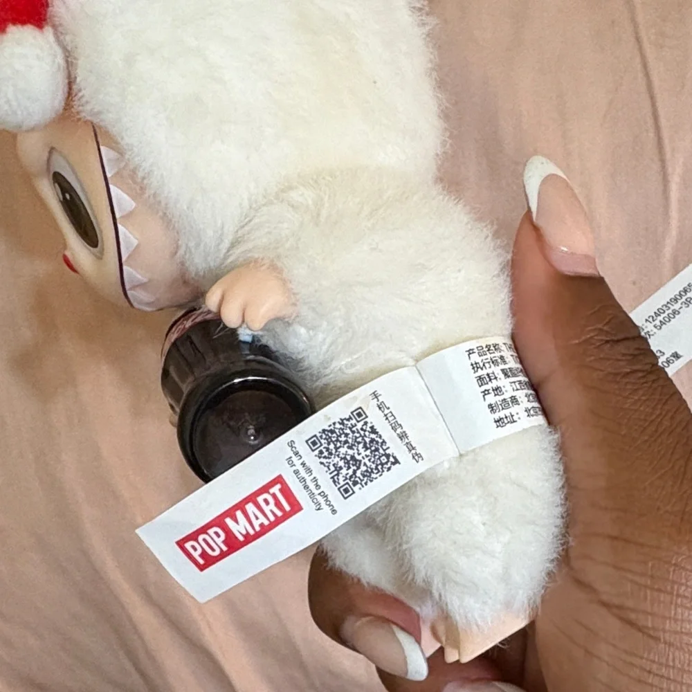 Coca-Cola Labubu - Picture 2 of 5